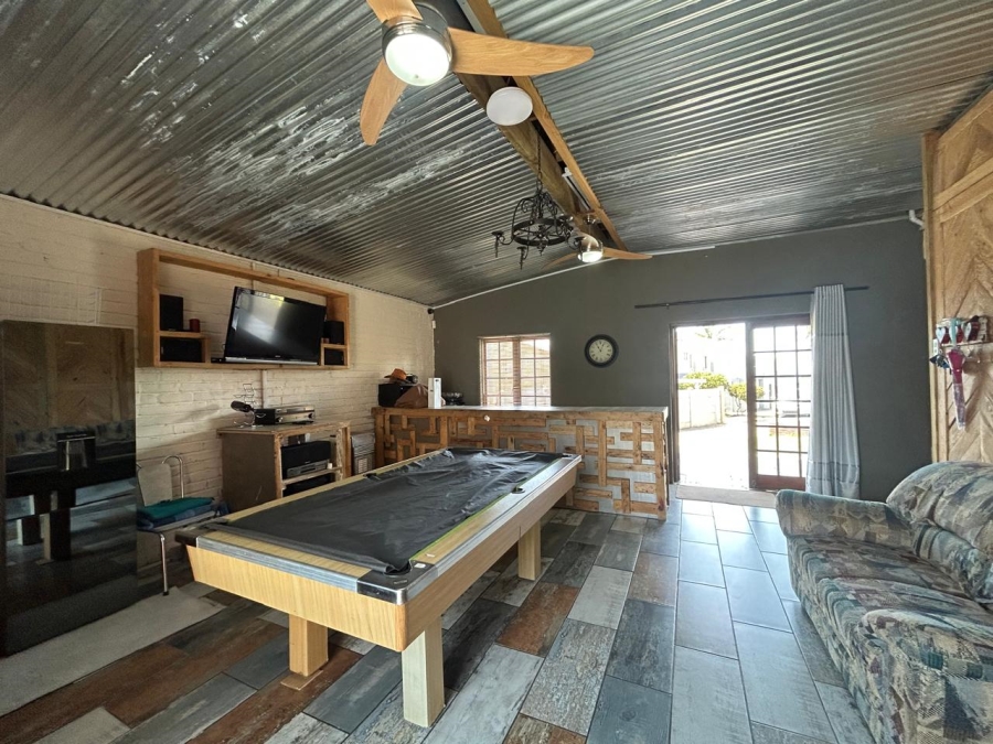 5 Bedroom Property for Sale in Wavecrest Eastern Cape